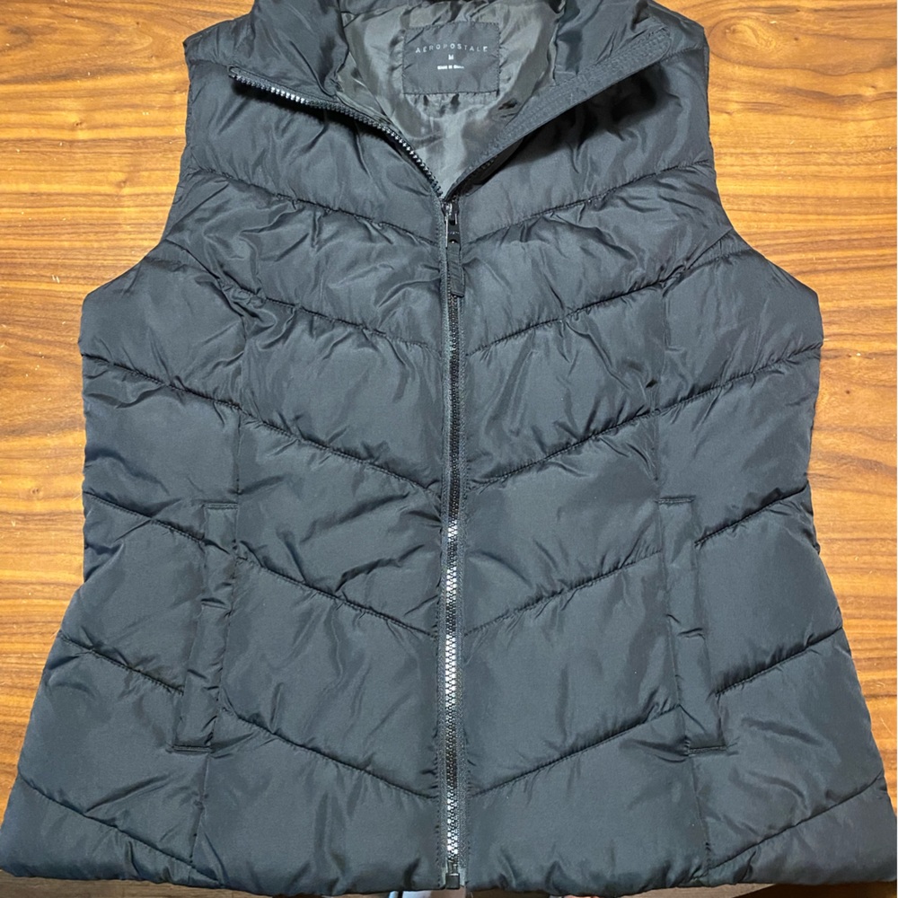 Medium Aeropostale Black Puffer Vest